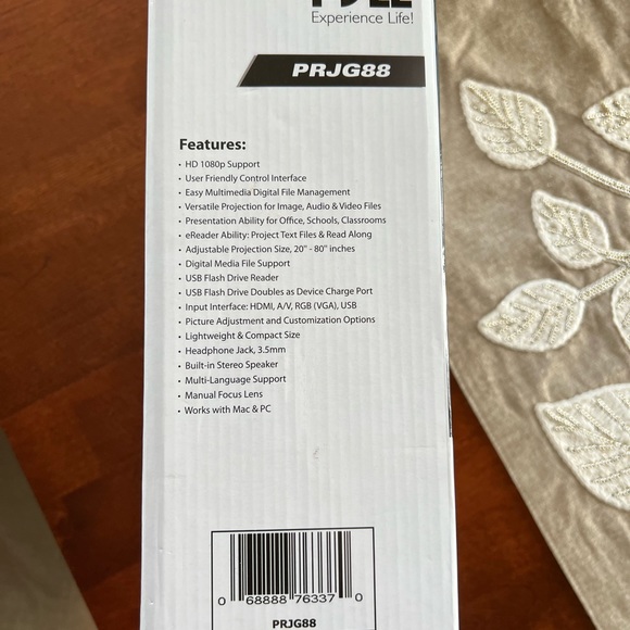 NIB Multimedia Projector - Picture 3 of 5